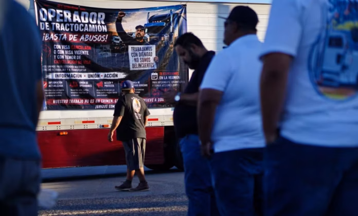 Bloqueos en Mexicali exhiben la incertidumbre de los transportistas mexicanos ante el retiro de visas