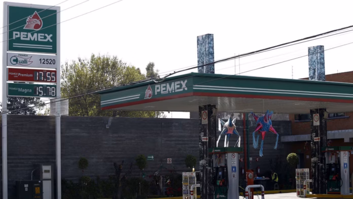 Puebla mantiene la gasolina regular bajo el tope de 24 pesos, pero premium y diésel siguen al alza