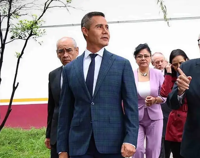 La defensa oficial a Carlos Ulloa deja abierta la pregunta sobre el origen de 22.4 millones de pesos