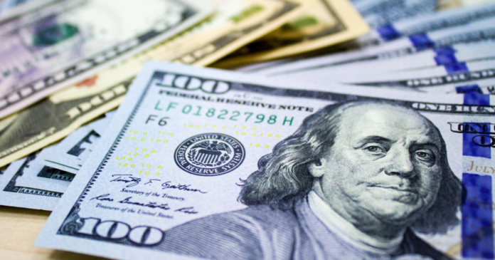 El peso recupera terreno y vuelve a cotizar debajo de 17 por dólar