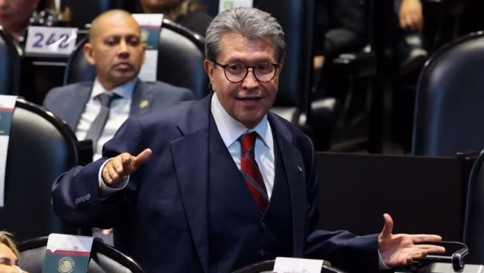 Monreal pide esperar el Paquete Económico antes de debatir alzas al IEPS