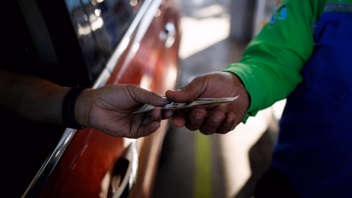 La gasolina Magna promedia 23.80 pesos por litro en Ciudad de México este 2 de septiembre