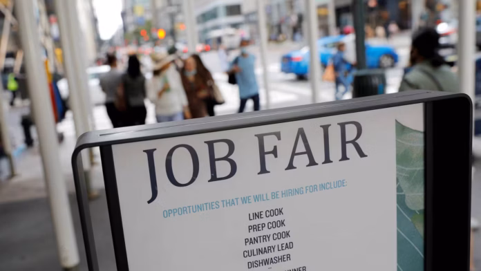 El mercado laboral estadounidense sumó 162.000 empleos en agosto y sostuvo el desempleo en 4,1%